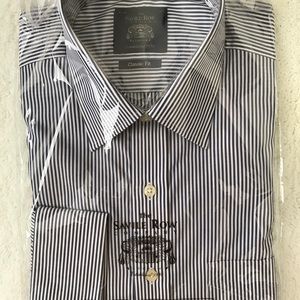 NWT. Savile Row Co. button down classic fit shirt